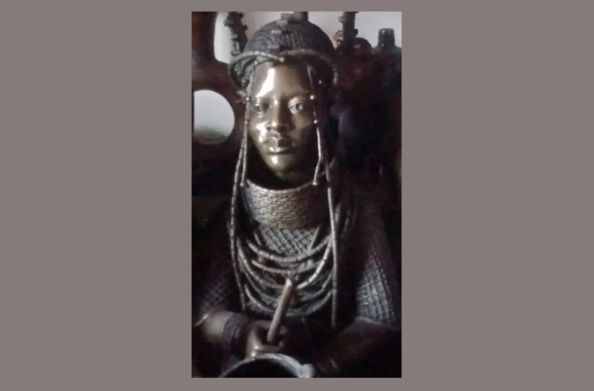 Benin Bronze Sculpture – "Oba of Benin" - Image 1